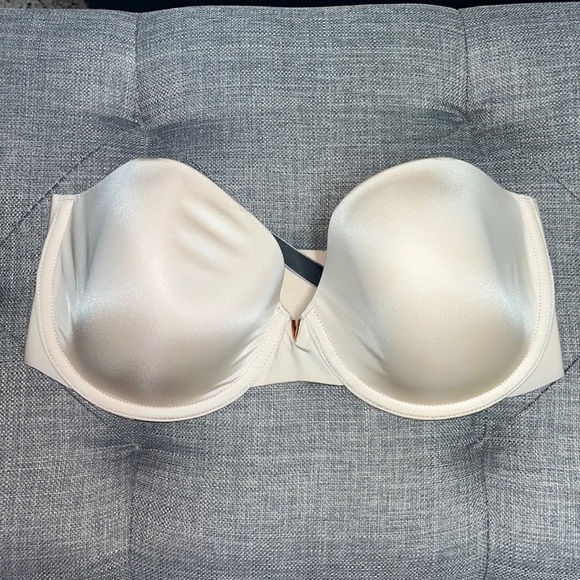 🔥Victoria’s Secret Strapless Bra - Picture 1 of 3